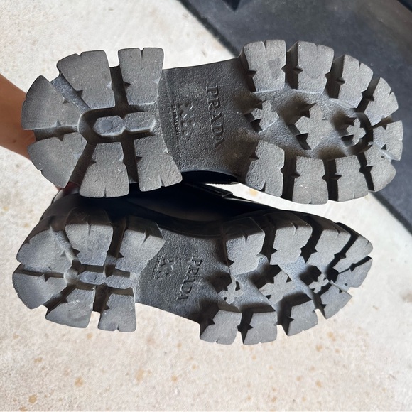 Prada Loafers Enameled Metal Triangle Leather - Picture 6 of 7